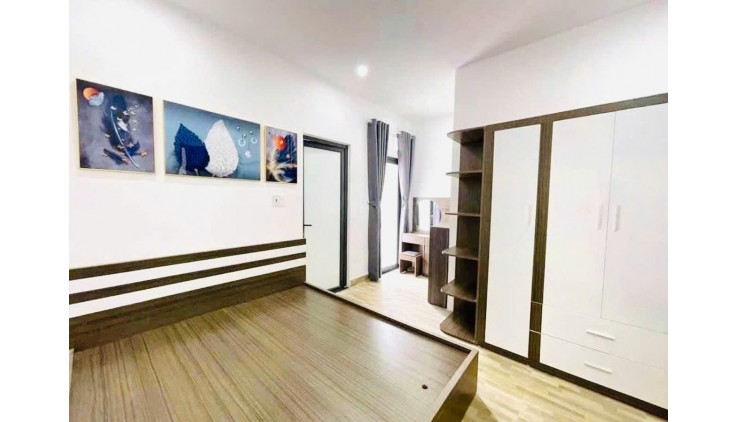 Bán nhà mặt tiền gần Lê Văn Thịnh, 88m2  , ô tô ngủ ,4 tầng ,5 PN, tiện KD